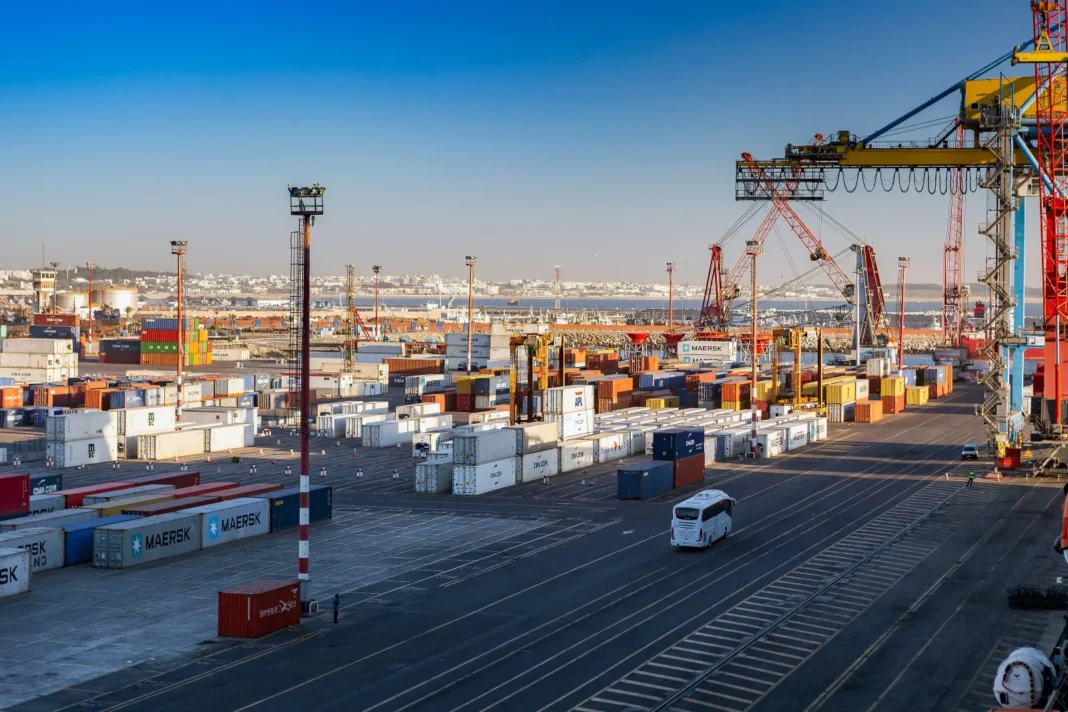 Les tarifs de fret maritime atteignent un creux de deux ans tandis que la capacité augmente.