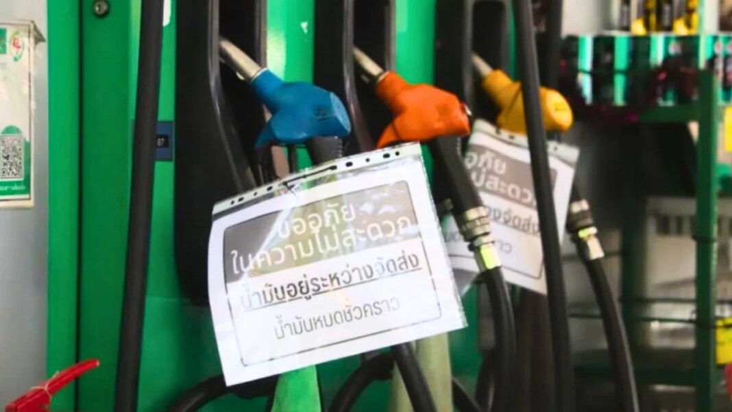 La panique s’empare des stations-service.